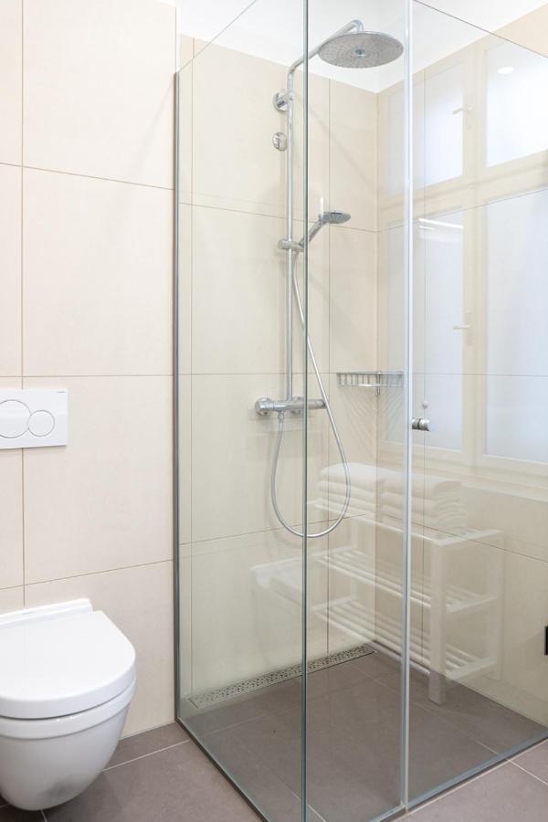 Modern 3 Room Apartment In A Prime Location Wenen Buitenkant foto